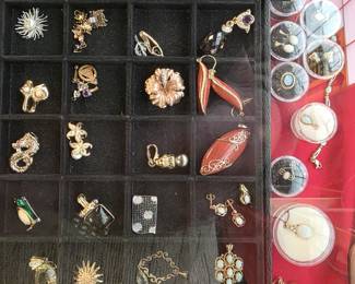 Assorted Gold jewelry 