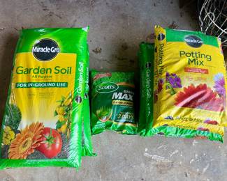 GARDEN SOIL & POTTING MIX