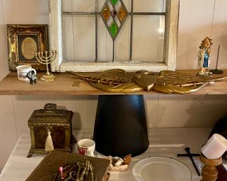 VINTAGE STAINED GLASS, EAGLE WALL PLAQUE, BRASS KEYS