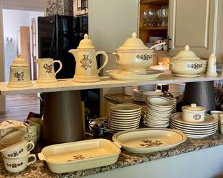  PFALTZGRAFF VILLAGE DINNERWARE SET