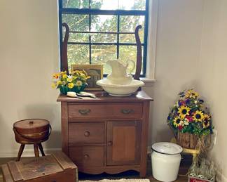 ANTIQUE WASH STAND, PITCHER & BASIN, ANHEUSER BUSCH BUDWEISER WOODEN BOX/CRATE, WOODEN SEWING BASKET, VINTAGE COKE BOTTLES IN METAL COKE CRATE