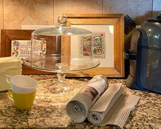 NINJA PRESSURE COOKER, GLASS COVERED CAKE STAND