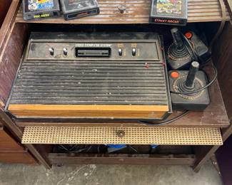 VINTAGE ATARI GAMING SYSTEM