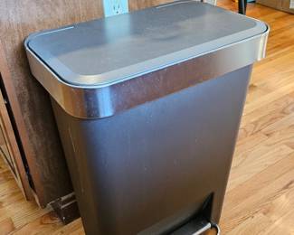 Trash can 