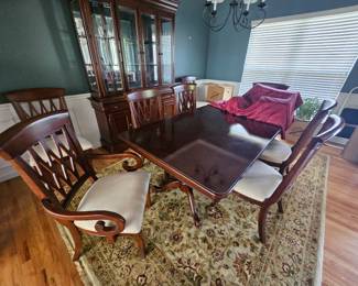 Dining room table and chair set 