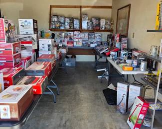 New-in-box kitchenware and small appliances