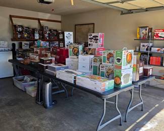 New-in-box kitchenware and small appliances