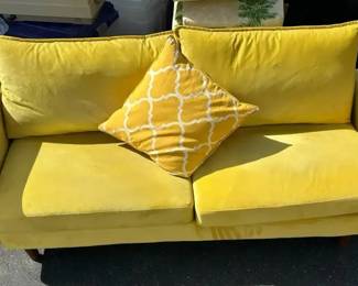 CT483Yellow Couch