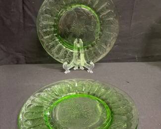 CT526VGreen Uranium Glass Plates, Botanical Pattern