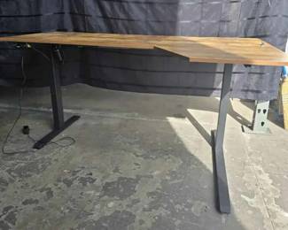 VT367RAdjustable height desk