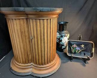 CT406Fluted End Table With Black Vase  Tray