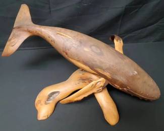 CT498VWooden Whale Carving 