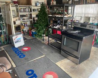 Electric Induction Top Range and Pre-Lit Christmas Tree