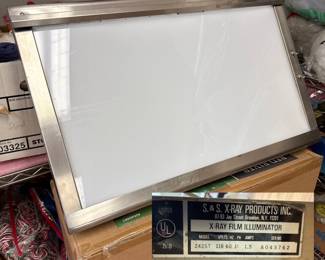X-ray film illuminator
