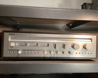 Yamaha CR-1040 - works great, one lamp out