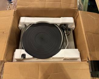 Technics SL-1700 in original box