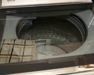 Like new Maytag washing machine.