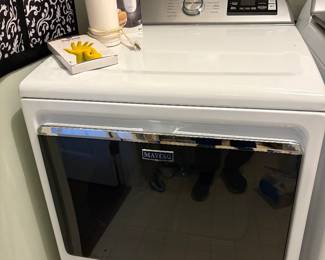 Like new, Maytag dryer.