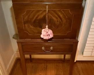 Mahogany Silver Chest Style