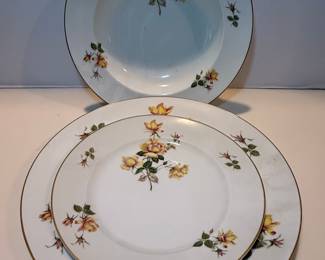 Rosenthal Selb-Plossberg Bavaria Germany Aida Pattern Dinner Plates (Charlene)