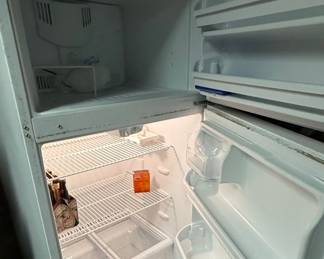 Frigidaire FFTR1814LW Refrigerator
