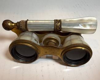 La Reine Paris Opera Glasses with Mother of Pearl Inlay