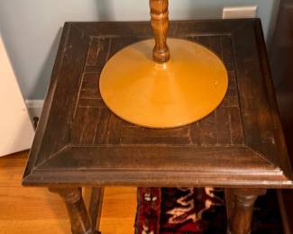 Antique Spindle Leg Accent Table with Turned Wood Stem Lamp Base