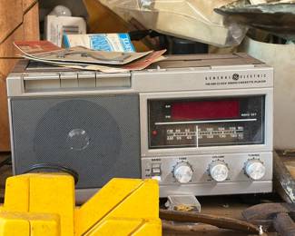 General Electric FM/AM Clock Radio/Cassette Player