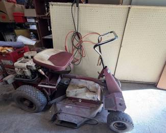 Snapper Comet Riding Mower with Briggs & Stratton Engine