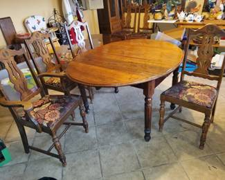 Vintage Kitchen table with (6) chairs