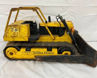 Vintage Tonka Mighty Dozer T-9 Pressed Steel Bulldozer