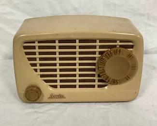 Arvin Model 422 Retro Tube Radio in Beige 