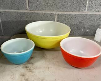 Three Colorful Nesting Mixing Bowls in Red, Yellow, and Blue