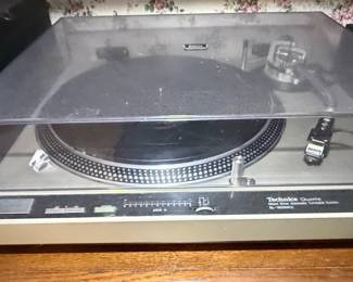 Technics SL-1600MK2 Direct Drive Turntable