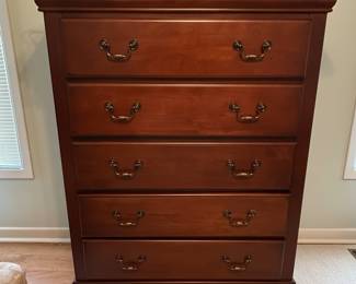 Broyhill Cherry Finish 5-Drawer Dresser