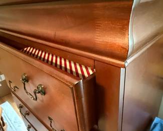 Broyhill Cherry Finish 5-Drawer Dresser