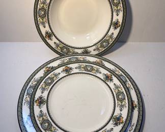 Mikasa Victorian Crest HK 305 Dinnerware Set