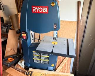 Ryobi BS904 9" Bandsaw with Light