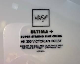 Mikasa Victorian Crest HK 305 Dinnerware Set