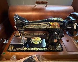 Singer Sphinx Sewing Machine with Case