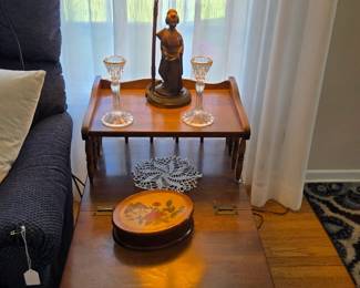 Ethan Allen early American maple side table 
