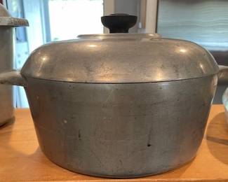 Magnalite Sidney O 3 qt Dutch oven