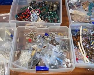 YOU CHOOSE BAGS  OR STRINGS OF BEADS $3-5