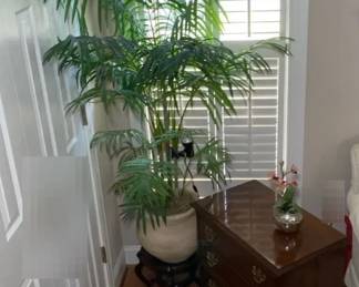 Thomasville Chest Of Drawers With Decor