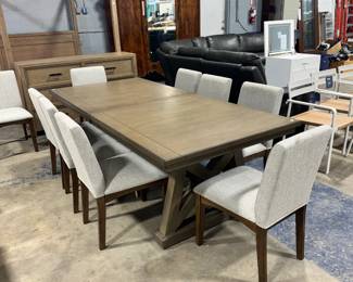 New Dining Table & Chairs Orlando Estate Auction