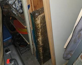 basement. vit card table