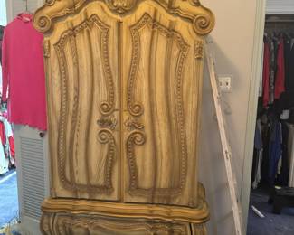 Tall chest lots of drawers