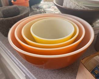 Pyrex Mixing Bowl Set - Primary Colors
