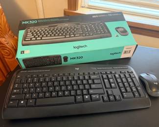 Logitech MK320 Wireless Keyboard & Mouse Combo