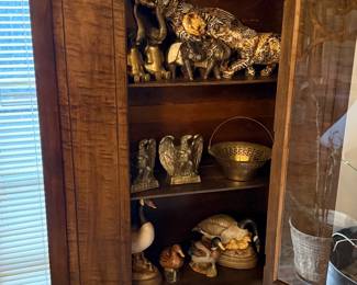 China Cabinet & Decor